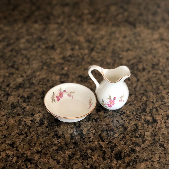 Brinns Bone china Taiwan tiny Jar and bowl - Picture 2 of 8